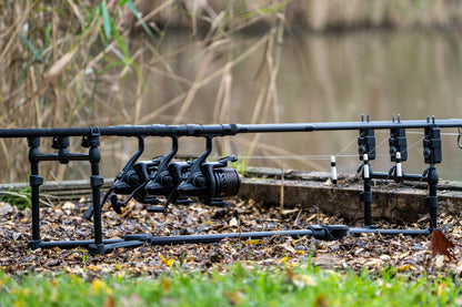 Daiwa Black Widow Low Level 3 Rod Pod Rutenständer | 4-beinig | für 3 Ruten